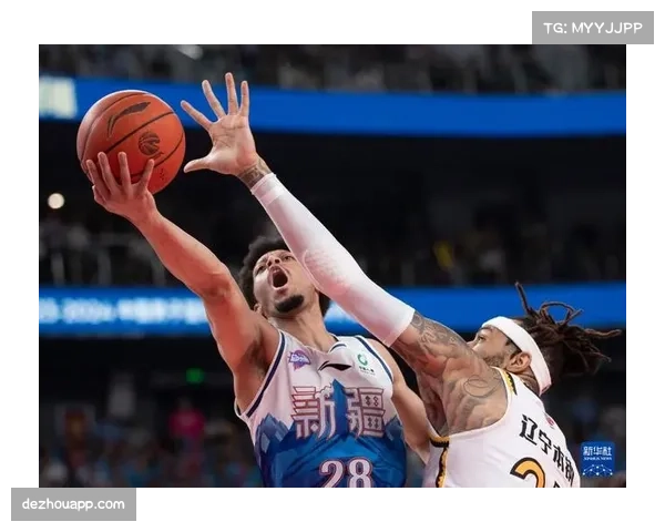 辽宁本钢对阵新疆关键转换进攻：哈维第三节四记三分拉开分差